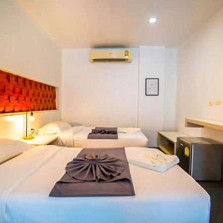 The Thai Guesthouse And Hostel Patong Buitenkant foto
