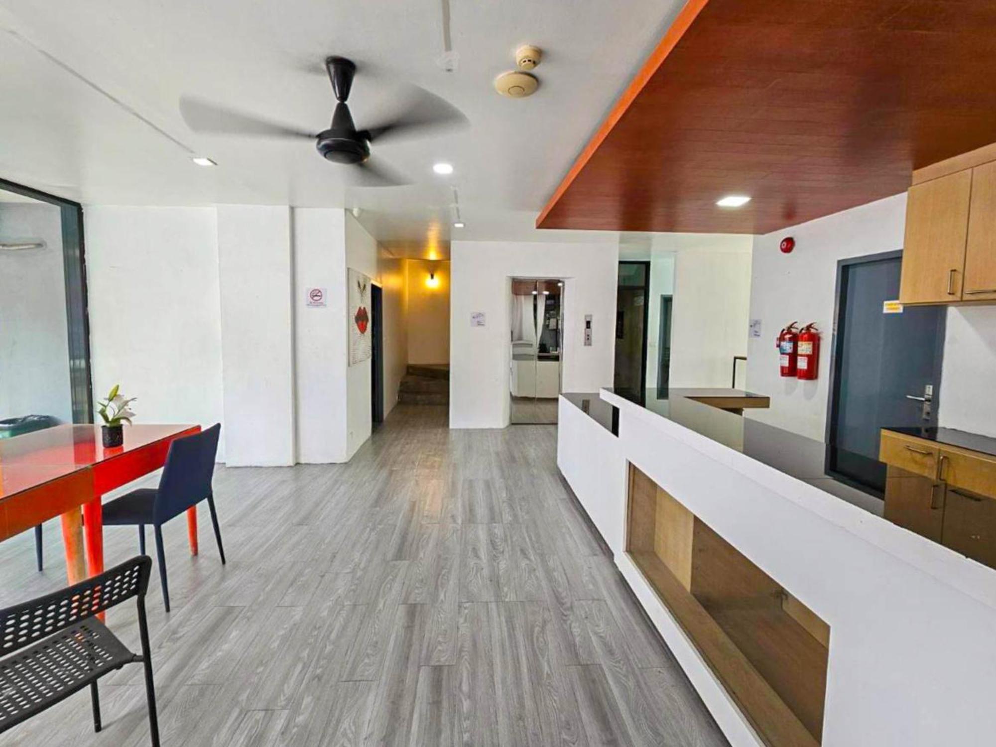The Thai Guesthouse And Hostel Patong Buitenkant foto