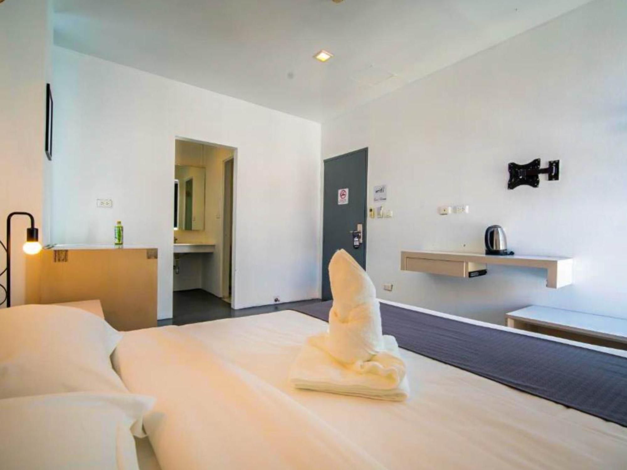 The Thai Guesthouse And Hostel Patong Buitenkant foto